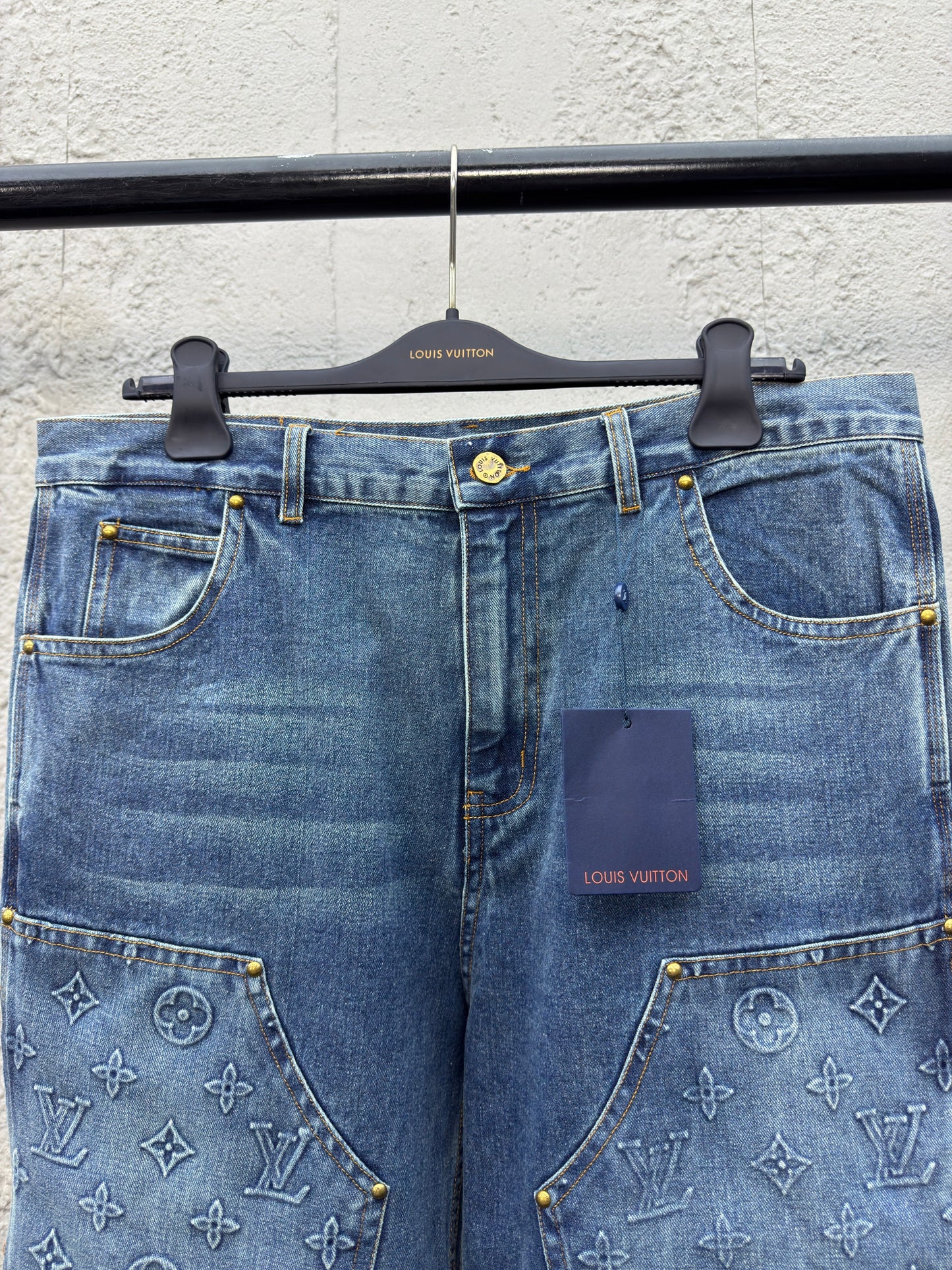 1V  embossed jeans blue