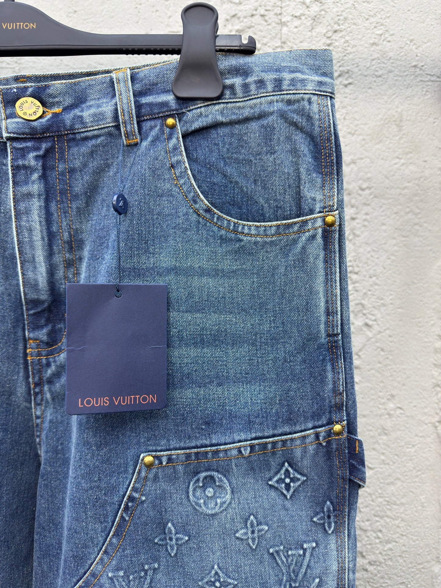 1V  embossed jeans blue