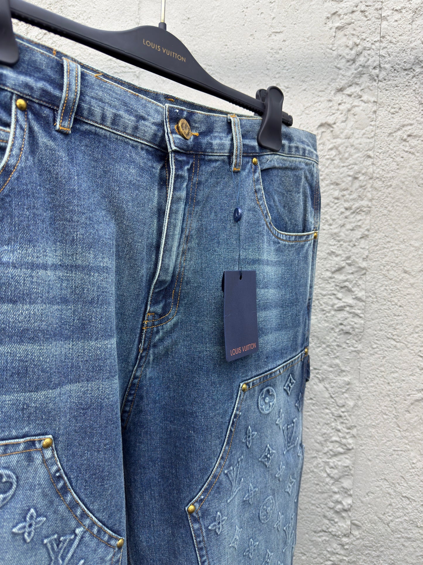 1V  embossed jeans blue