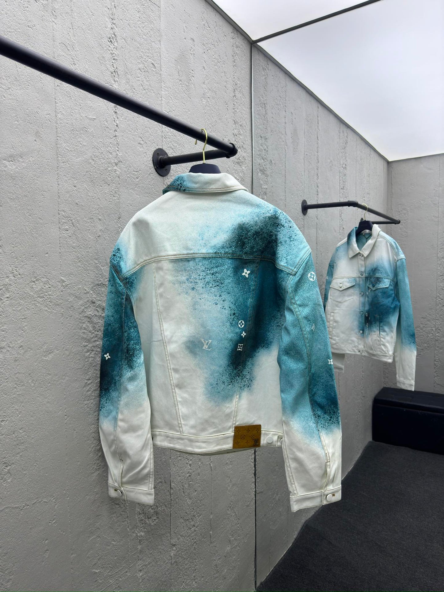1V  ink-splashed starry sky denim jacket