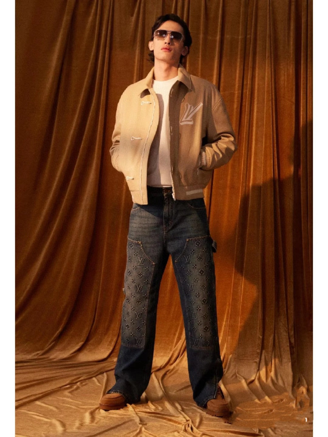 1V  embossed jeans blue