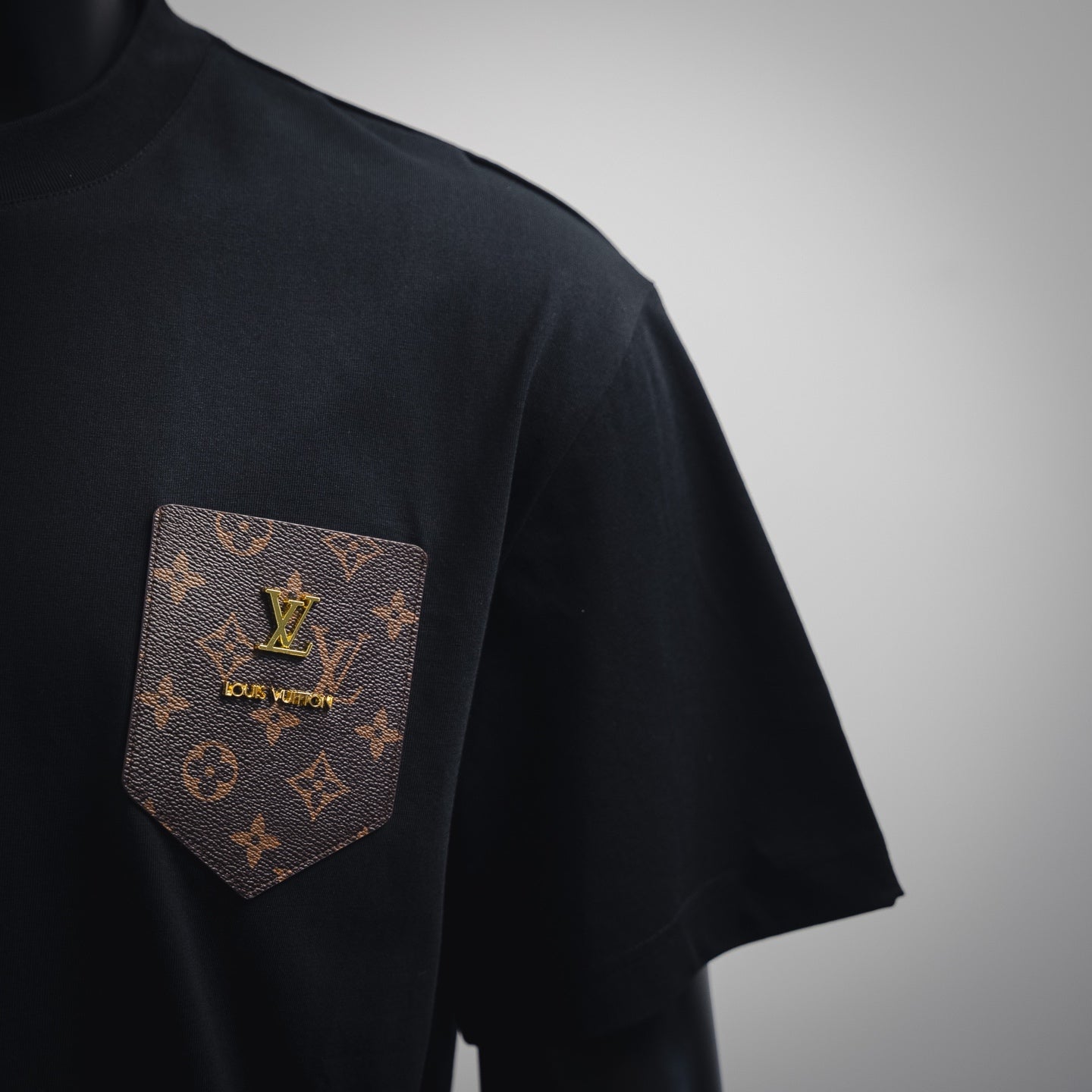 1V 2025ss shield T-shirt