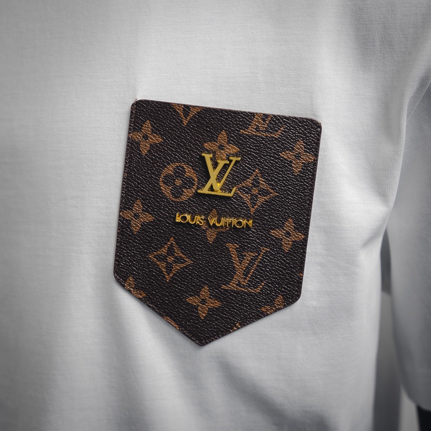1V 2025ss shield T-shirt